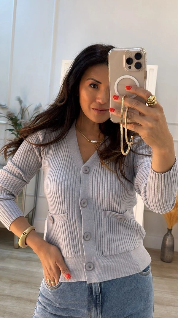 Cardigan Curto Canelado Rayane Bolsos Quadrados Frontais