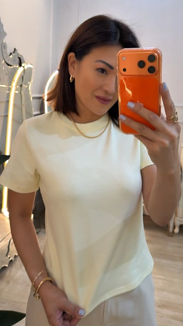 Camiseta De Malha Básica Soraya Gola Careca