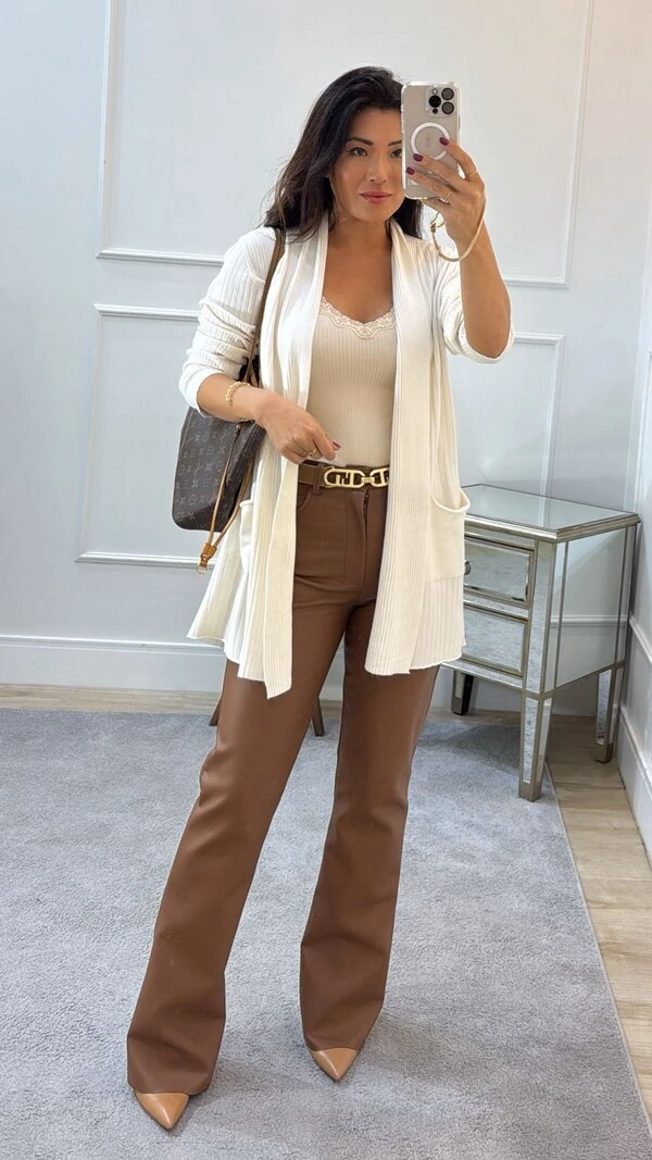 Cardigan Tricot Nervuras Caneladas Júlia Bolsos Frontais