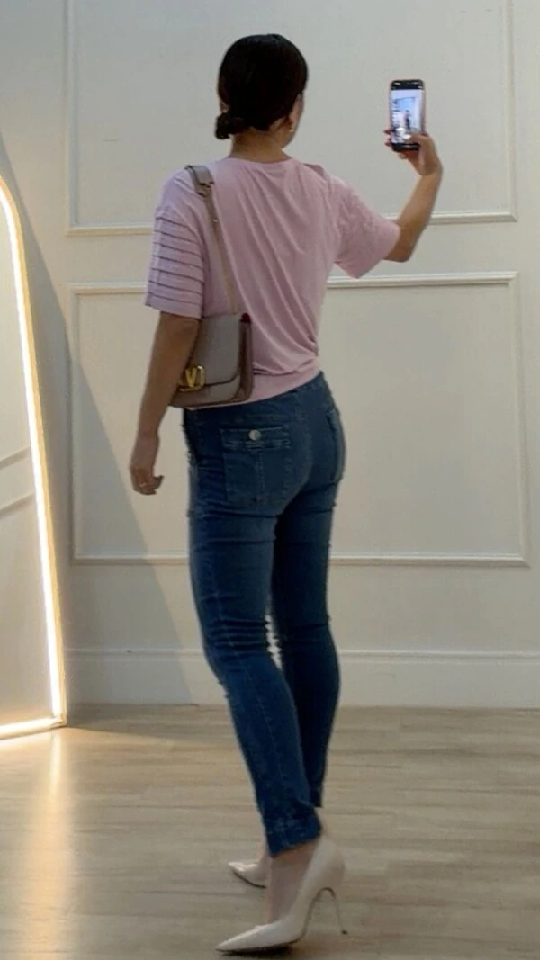 Blusa De Malha Ampla Barbara Mangas Curtas Com Recortes