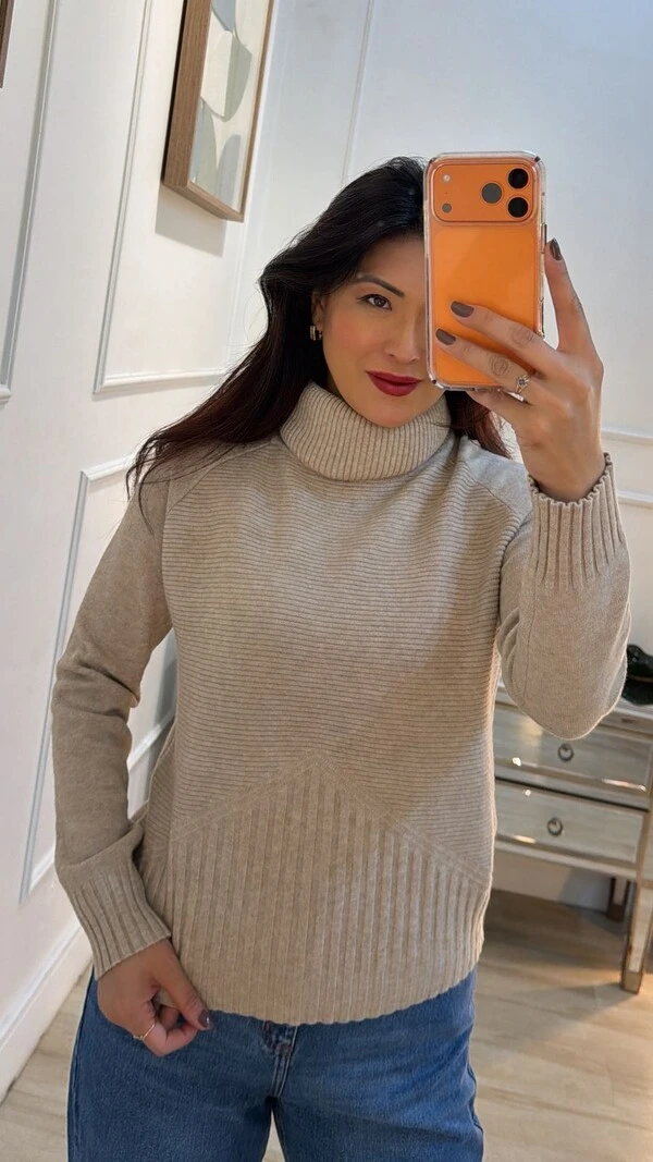 Blusa Tricot Gola Rolê Sandra Nervuras Caneladas Na Horizontal