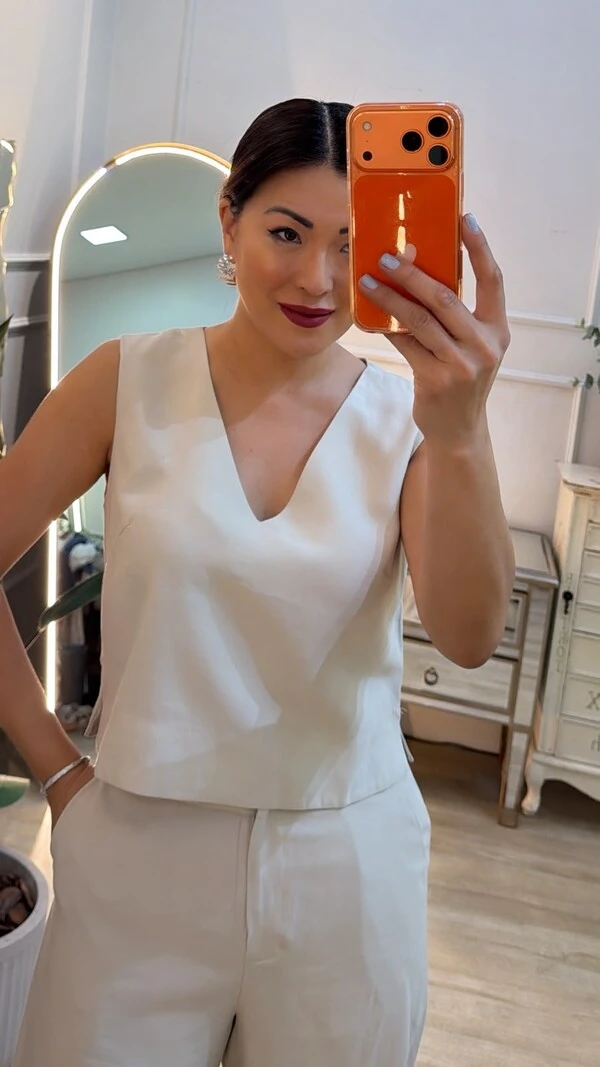 Blusa Regata Decote V Lavinia Prega Posterior