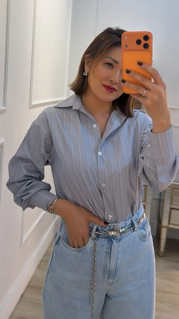 Camisa Risca De Giz Bruna Punhos Largos