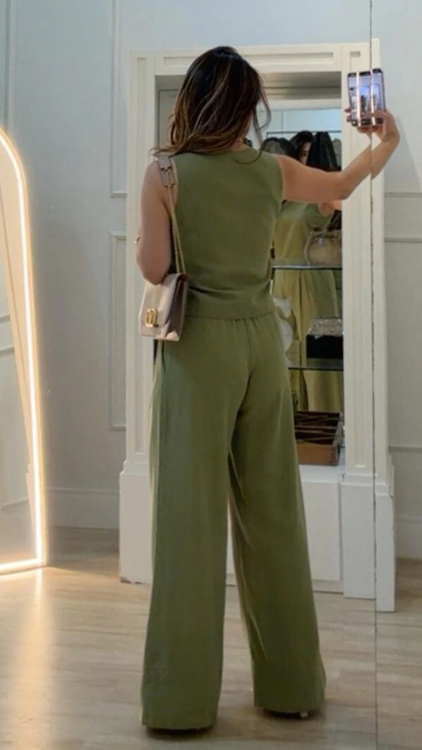 Calça Pantalona Sarah Pregas Frontais