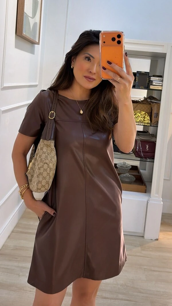 Vestido Curto Couro Eco Com Bolsos Frontais