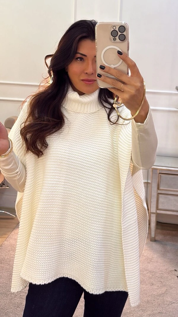 Poncho Tricot Luana Gola Rolê