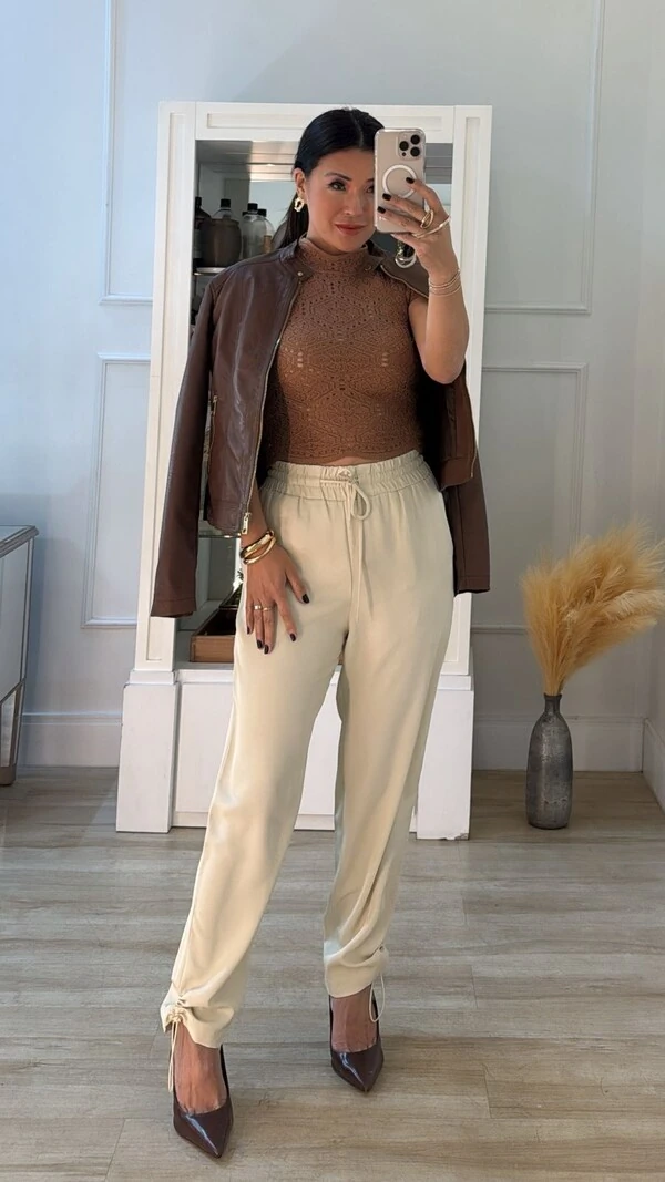 Blusa Tricot Com Entremeios Gola Alta Sandy Punhos E Barrado Ondulados