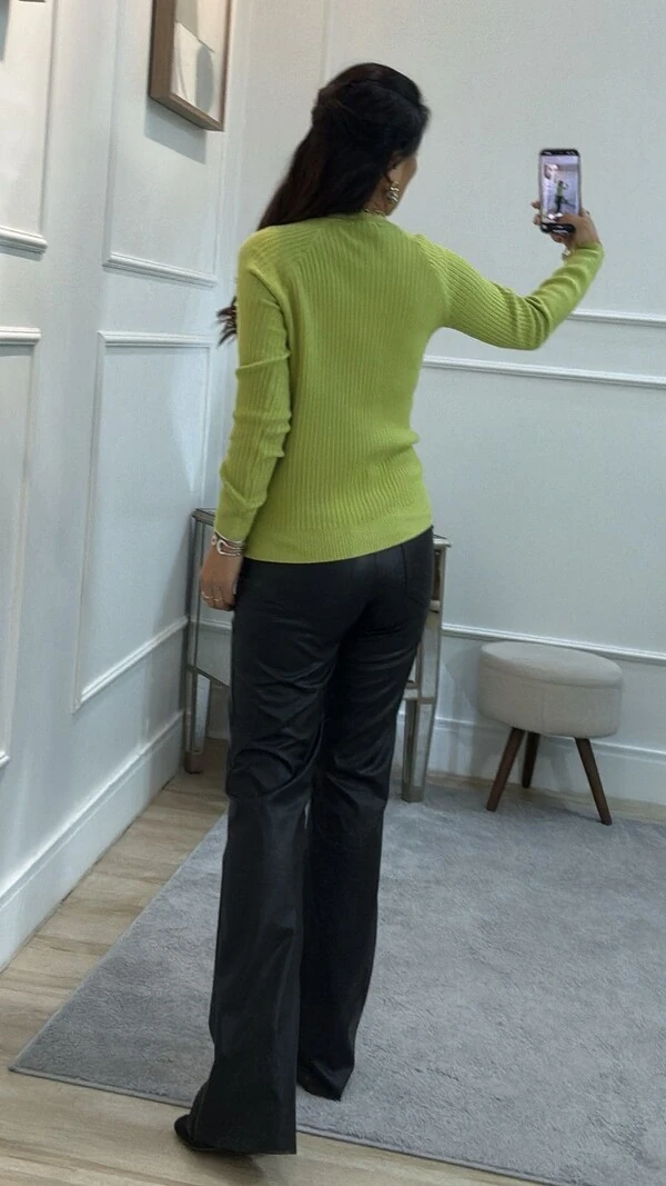 Blusa Tricot Com Nervuras Caneladas Gola Careca Anahi Manga Longa