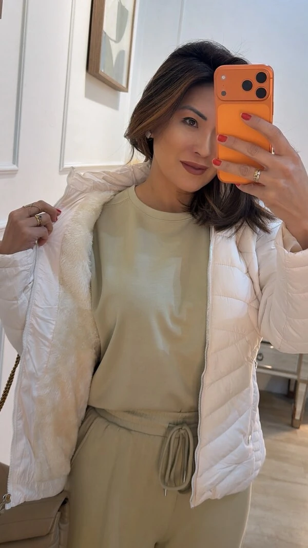 Casaco Nylon Capuz Removível Yasmin Forro De Pelinho