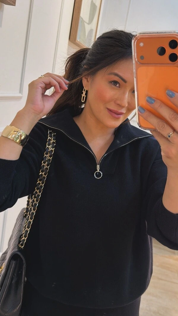 Suéter Tricot Gola Alta Com Zíper Prata Carol Faixa Nas Mangas E Ombros