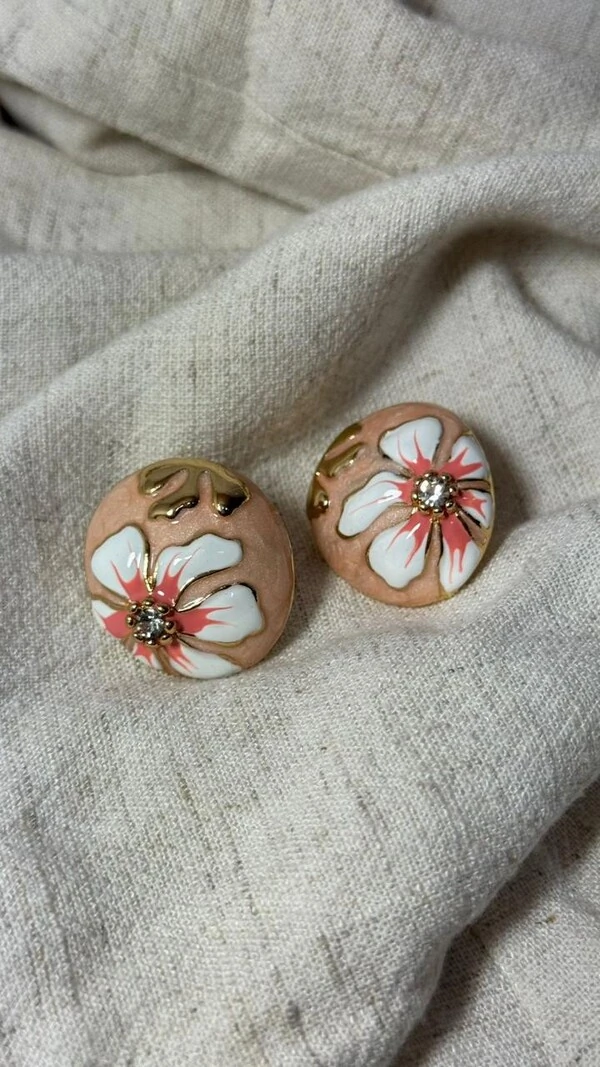 Brinco Grande Resinado Detalhe De Flor Resinada Com Strass