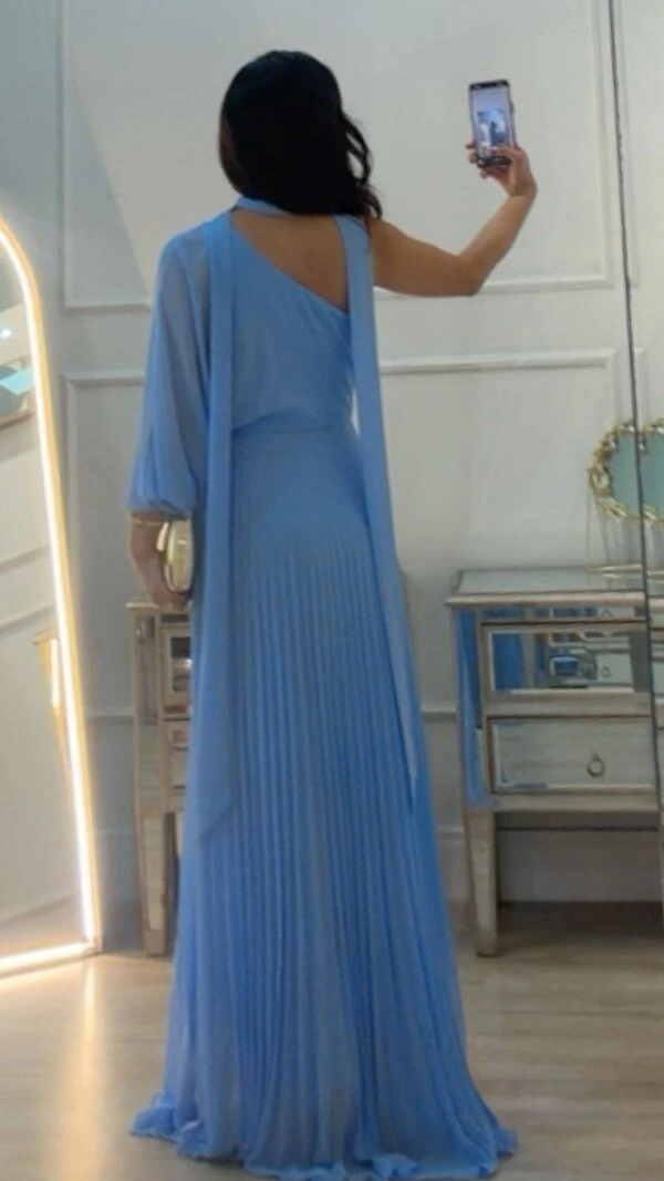 Vestido Longo Plissado Carla Manga Única Com Cinto Faixa