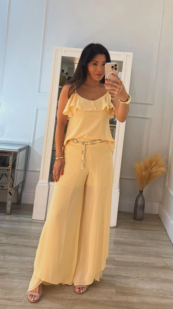 Calça Pantalona Em Crepe Larissa Fendas Laterais