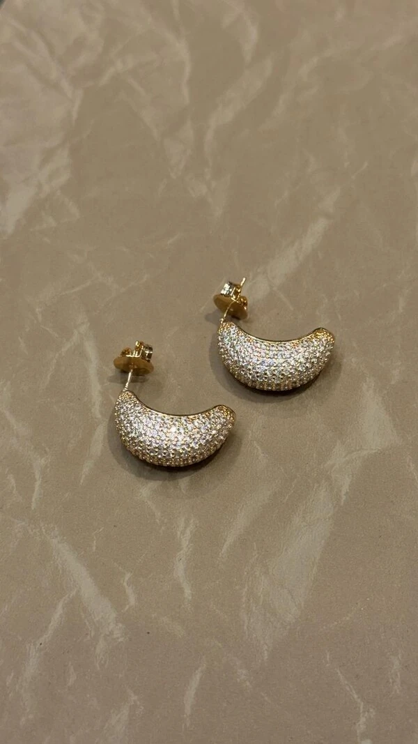Brinco Meia Lua Cravejado Em Strass
