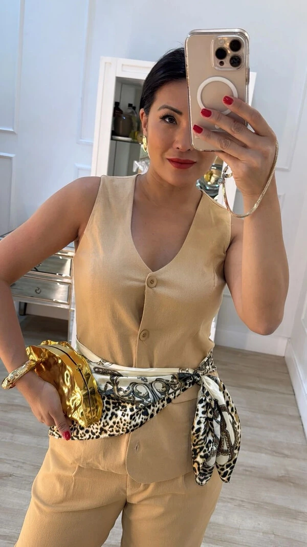 Lenço Acetinado Estampado Detalhe Em Animal Print