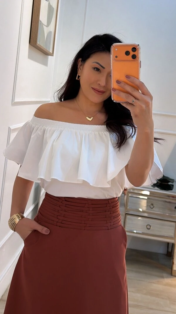 Blusa Ombro À Ombro Clara Detalhe Sobreposição