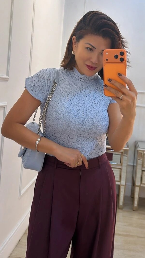 Blusa Tricot Com Entremeios Gola Alta Sandy Punhos E Barrado Ondulados
