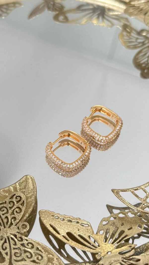 Brinco Médio Quadrado Com Strass
