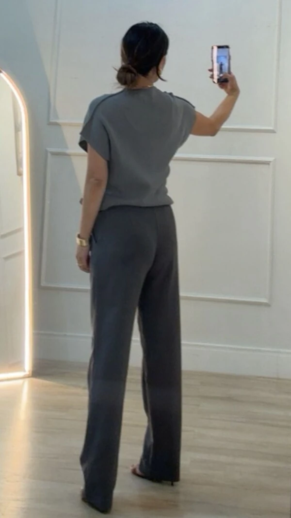 Blusa Tricot Ampla Ombros Com Nervura Eliza Gola Média