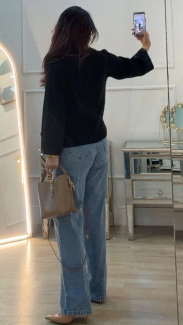 Blusa Tricot Amplo Raissa Nervura E Botões Resinados Nos Punhos