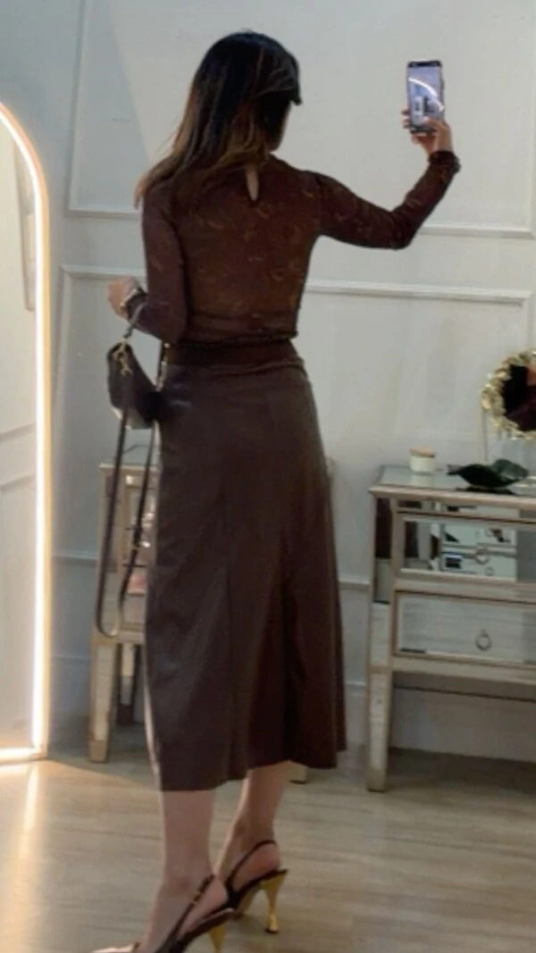 Saia Midi Evasê Couro Eco Giulia Pala Larga Com Elástico