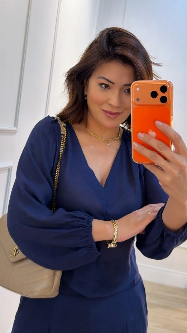 Blusa Curta Acetinada Decote V Jamile Mangas 7/8 Bufantes