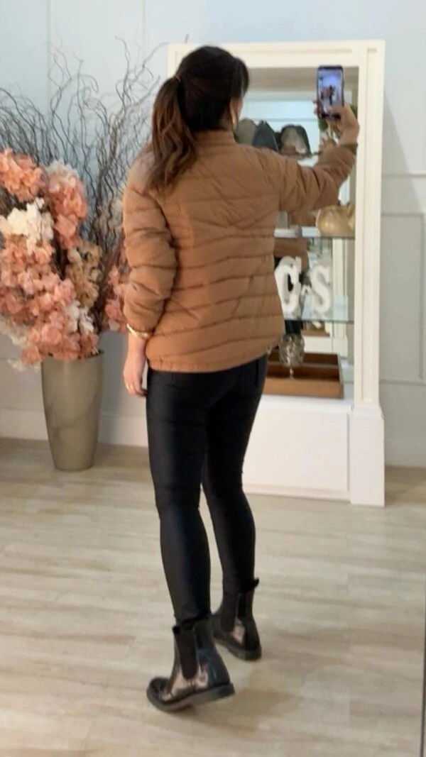 Jaqueta Nylon Valentina Pespontos Em Triangulo Horizontal