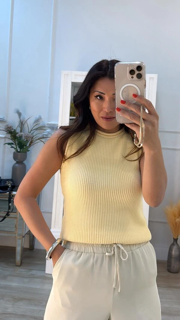 Blusa Colete Tricot Canelado Halley Detalhe Gola Enrolado