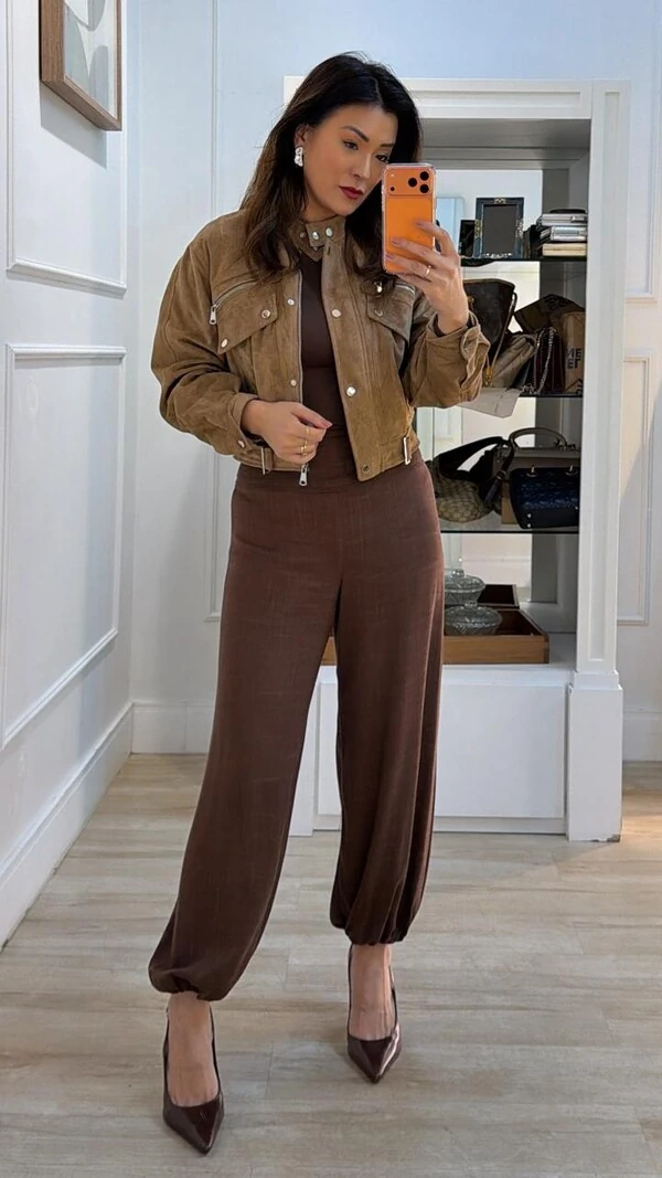 Jaqueta Casaco Curto Suede Maysa Bolsos Fake Com Lapela E Zíper