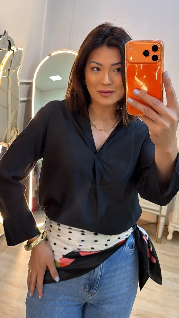 Blusa Alongada Acetinada Decote V Nancy Mangas 7/8