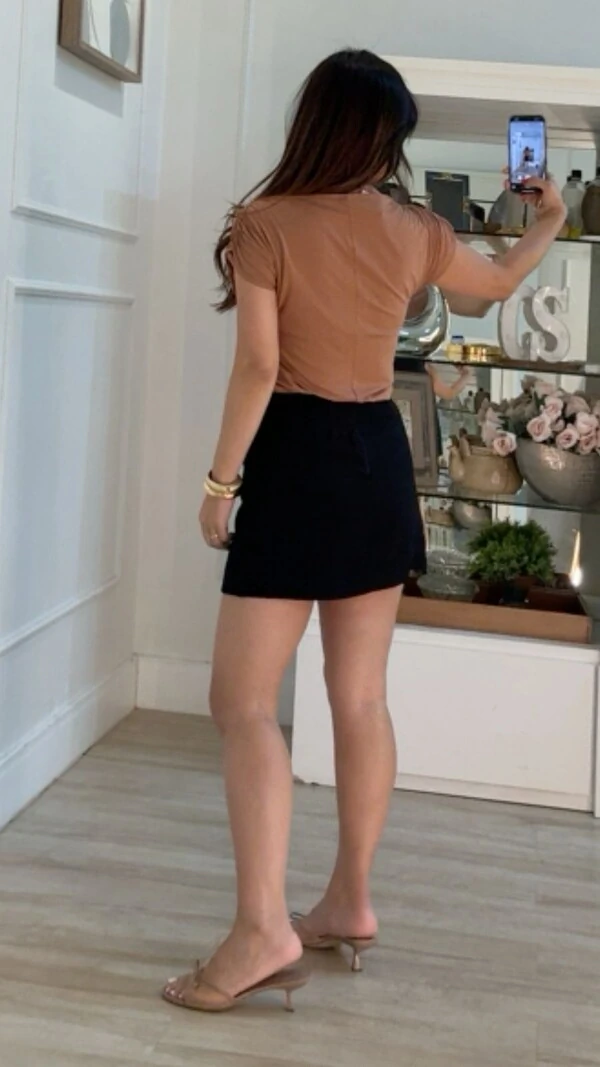 Shorts Saia Amora Detalhe De Recorte Transpassado Frontal