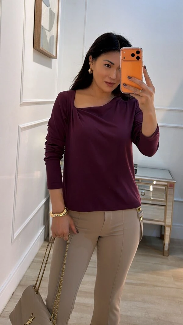 Blusa Decote Assimétrico Brooke Mangas Longas