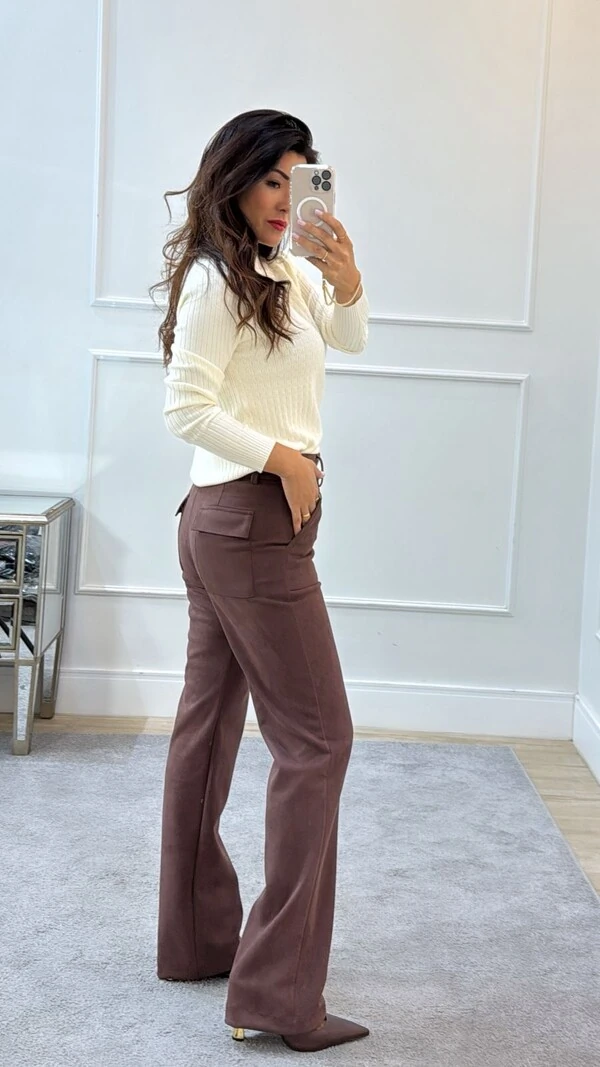 Calça Reta Suede Babi Botões Forrados Frontais