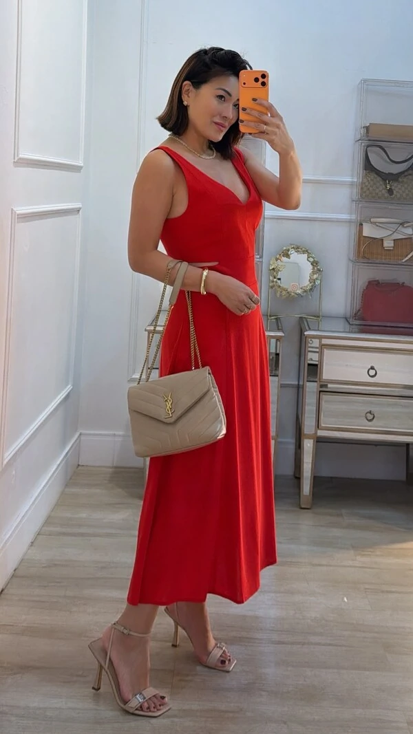 Vestido Midi Decote V Victoria Recorte Vazado Lateral