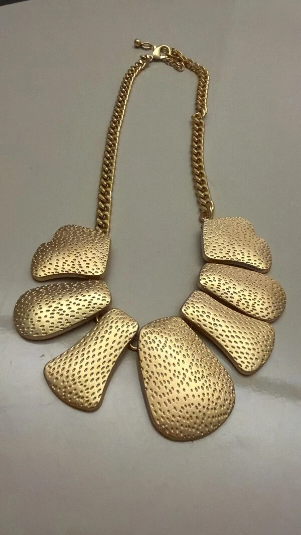 Colar Com Pingentes Assimétricos Texturizados