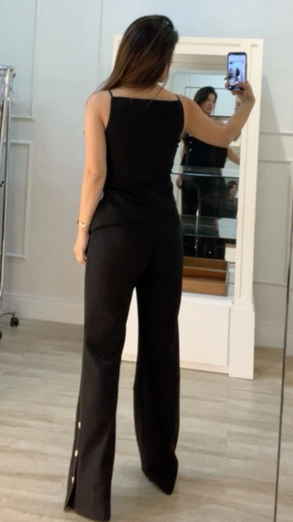 Calça Pantalona Alfaiataria Daphne Botões No Barrado