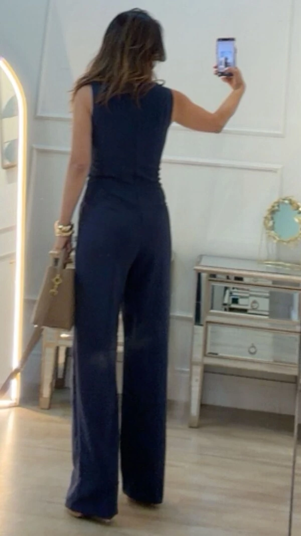 Macacão Alfaiataria Camille Recorte Em V No Busto