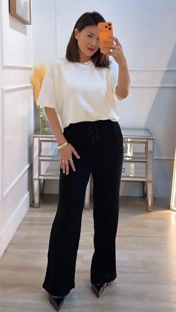 Calça Pantalona Veludo Cotelê Raissa Bolso Fake Posterior