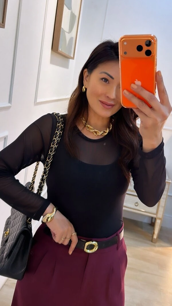 Blusa Tule Gola Canoa Valéria Mangas Longas