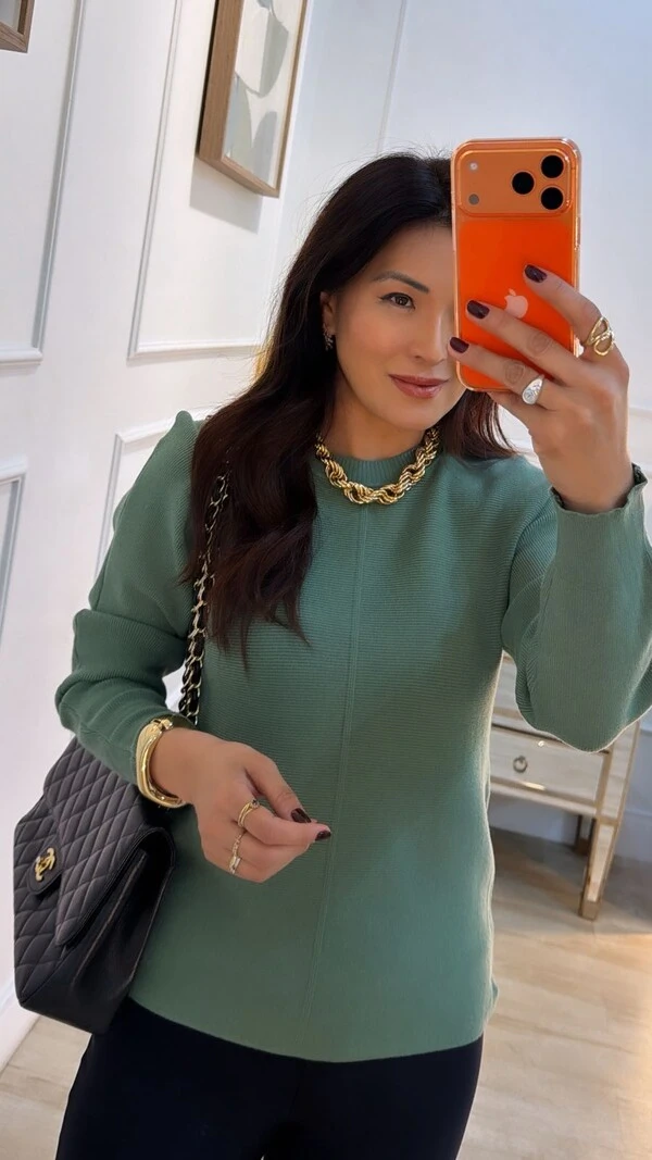 Blusa Tricot Punhos Largos Lavínia Detalhe Nervura Frontal Na Vertical
