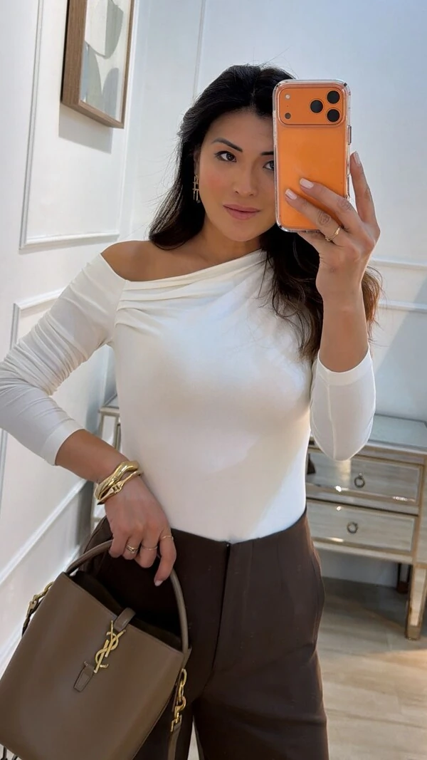 Blusa Malha Ombro Vazado Detalhe Pregas Layla Mangas Longas
