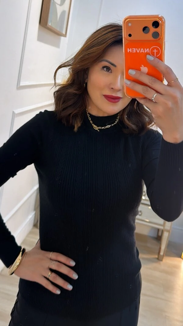 Blusa Tricot Gola Alta Thainá Nervuras Caneladas E Trançados Frontais
