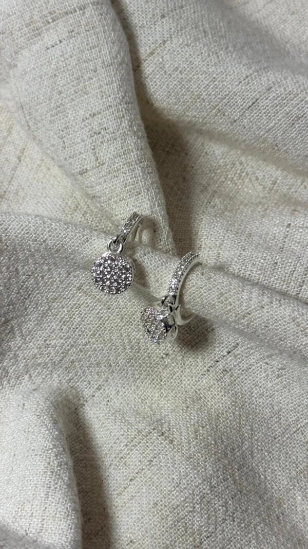 Brinco Pequeno Argola Cravejada Com Pingente