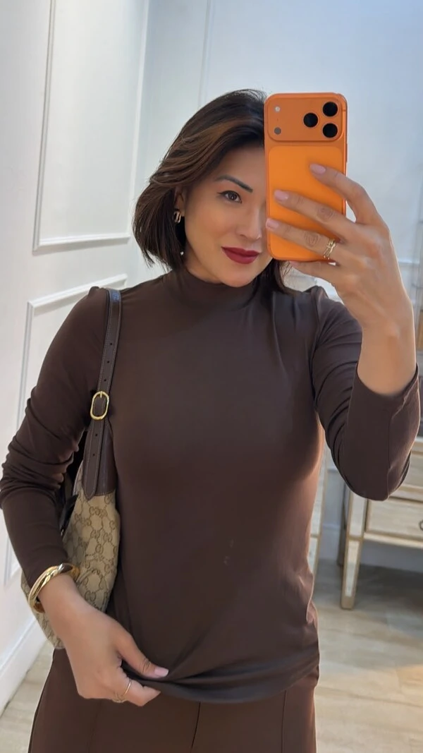 Blusa De Malha Gola Alta Monique Mangas Longas