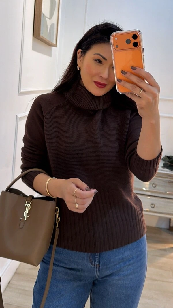 Blusa Tricot Gola Rolê Sandra Nervuras Caneladas Na Horizontal