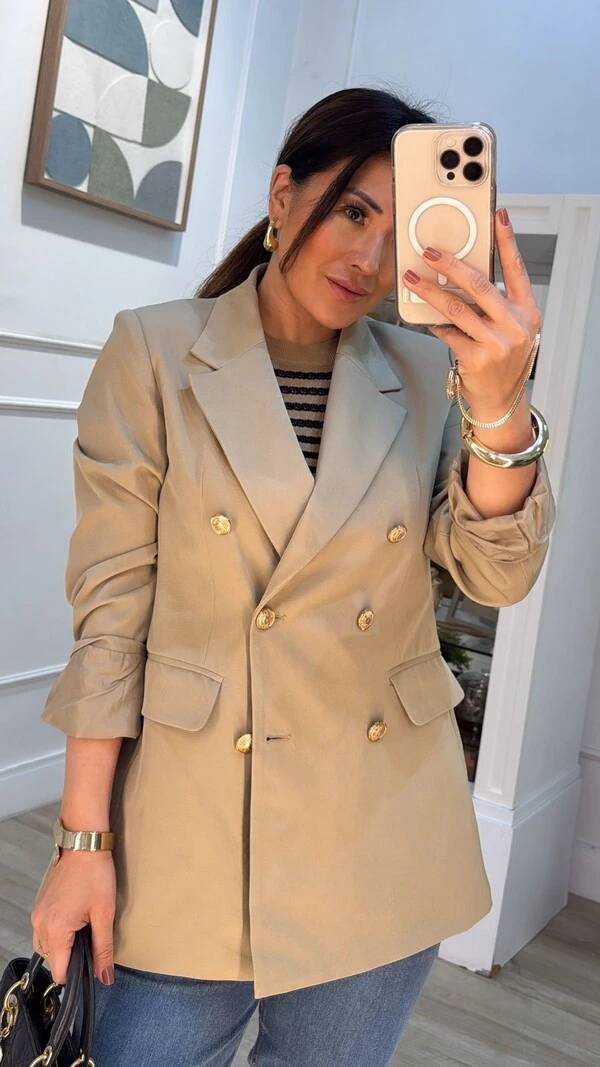 Blazer Alongado Karina Botões Duplos Dourados E Lapelas