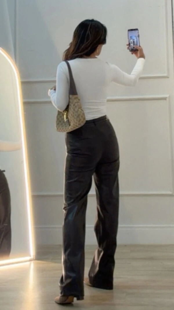 Calça Reta Couro Eco Pamela Cinto Fino