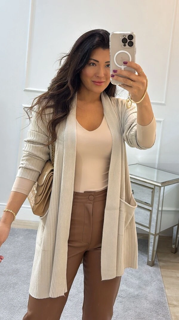 Cardigan Tricot Nervuras Caneladas Júlia Bolsos Frontais