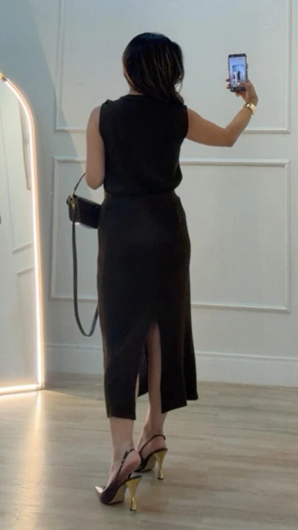 Saia Midi Tricot Detalhe Botão Forrado Natasha Fenda Posterior