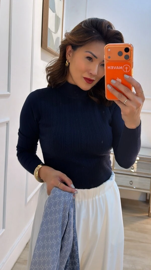 Blusa Tricot Gola Alta Thainá Nervuras Caneladas E Trançados Frontais